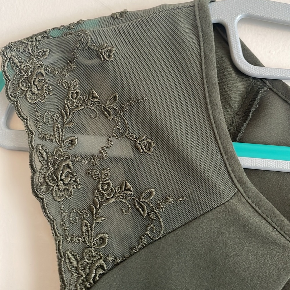 Candie’s lace work blouse - Picture 2 of 6